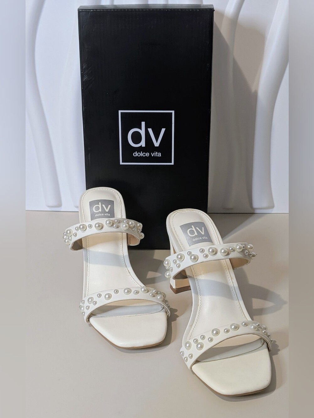 DV by Dolce Vita Veniss Pearl Embellished Ivory Heels Sandals Size 8 NIB